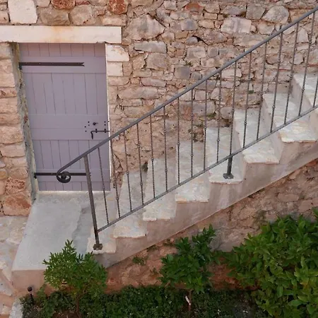Baci. * Jelsa (Hvar)